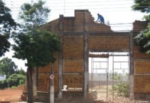 Paredes do antigo Café Brasileiro estão sendo demolidas