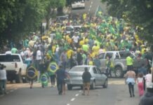 Manifestantes vão às ruas em Dracena e pedem intervenção federal