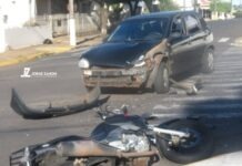 Acidente entre carro e moto deixa mulher com fraturas em Dracena