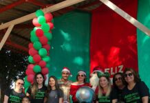 Frentista em clima de Natal promoveu ação para crianças no Distrito de Jamaica