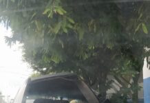 Veículo atinge poste no acesso a Tupi Paulista