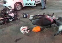 Motos batem em esquina com semáforo no centro de Dracena