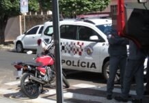 Motociclista é flagrado por Bombeiros empinando moto e acaba autuado