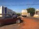 Carro e ônibus batem em esquina de Junqueirópolis