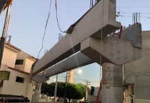 Vigas da passarela que interligará os prédios da Santa Casa foram colocadas