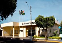 Câmara Municipal discute projetos e faz homenagens em sessão ordinária