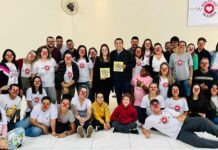 Grupo Mensageiros da Alegria recebeu treinamento com renomado palhaço e ator