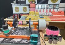 Polícia Civil realiza apreensão de cigarros eletrônicos e outros produtos ilícitos comercializados em um estabelecimento comercial em Dracena