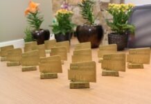 Sicredi Centro Oeste Paulista homenageia associados fundadores de suas novas agências