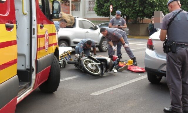 Motociclista fica ferido em acidente na Avenida Presidente Vargas