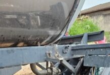 Carro bate em traseira de carreta na Presidente Roosevelt em Dracena