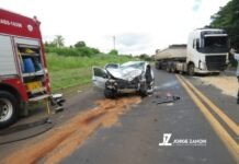 Homem envolvido no acidente entre carro e carreta na SP-294 não resistiu e veio a óbito