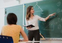 “E o professor, como vai?” Saúde mental dos professores… (por Cidinha Pascoaloto)