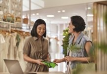 Vendas nas máquinas de cartões do Sicredi crescem 42,7% no mês do Dia das Mães e movimentam mais de R$ 2,2 bilhões