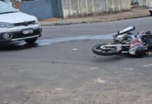 Acidente entre carro e moto deixa motociclista ferido em avenida de Dracena