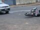 Acidente entre carro e moto deixa motociclista ferido em avenida de Dracena