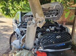 Veículo desgovernado bate em poste em bairro de Dracena