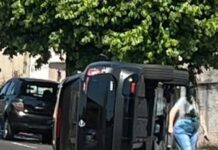 Veículo desgovernado capota na Rua Fortaleza, em Dracena